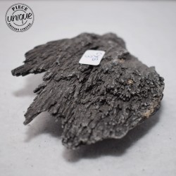 Cyanite noire brute CYB3